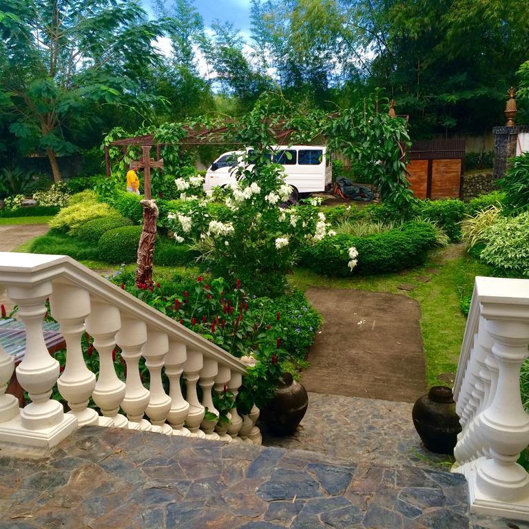 Ataalaya Farmhouse Batangas Esterno foto