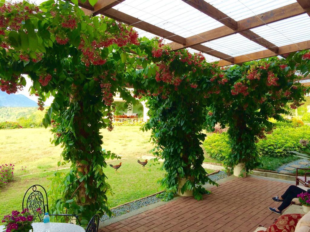 Ataalaya Farmhouse Batangas Esterno foto